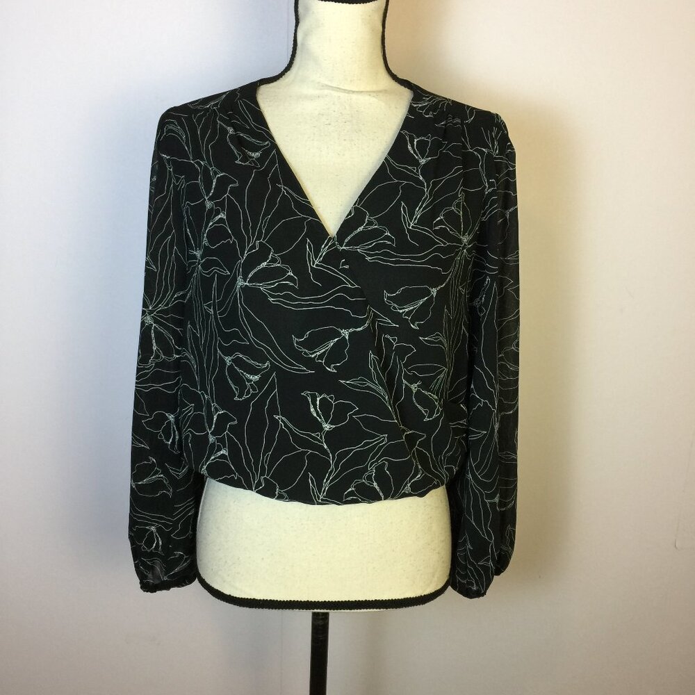ASTR The Label Cropped Wrap Top Blouse Size S Womans Black Floral Long Sleeve